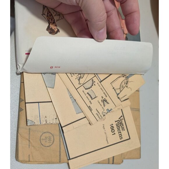 Vintage Vogue Paris Original 1601 Pierre Balmain Pattern Size 8 factory folds - Picture 10 of 10